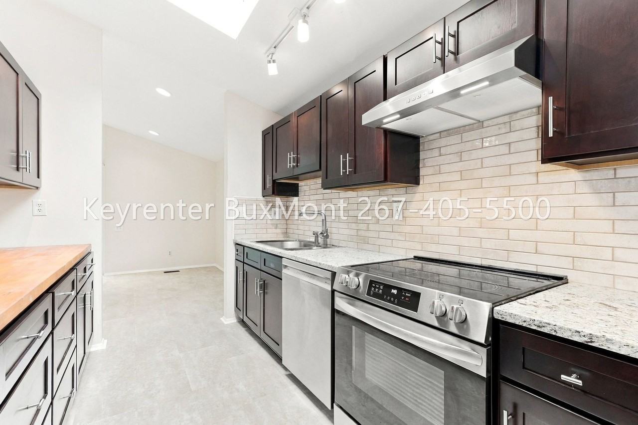 422 Wingate Rd - Photo 3 of 17