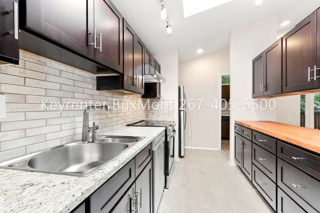 422 Wingate Rd - Photo 4 of 17