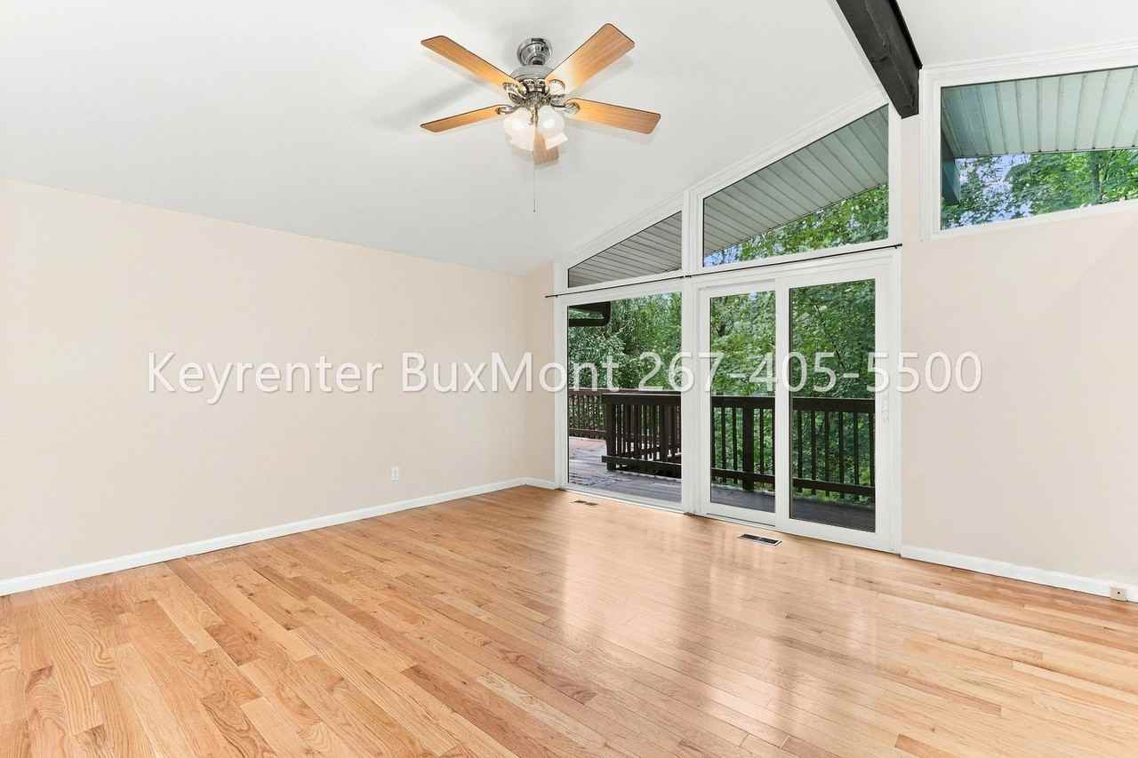 422 Wingate Rd - Photo 6 of 17
