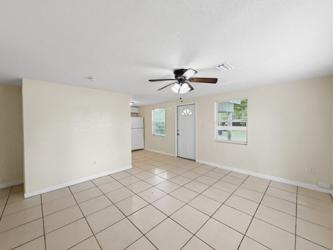 8620 N Mulberry St - Photo 3 of 25