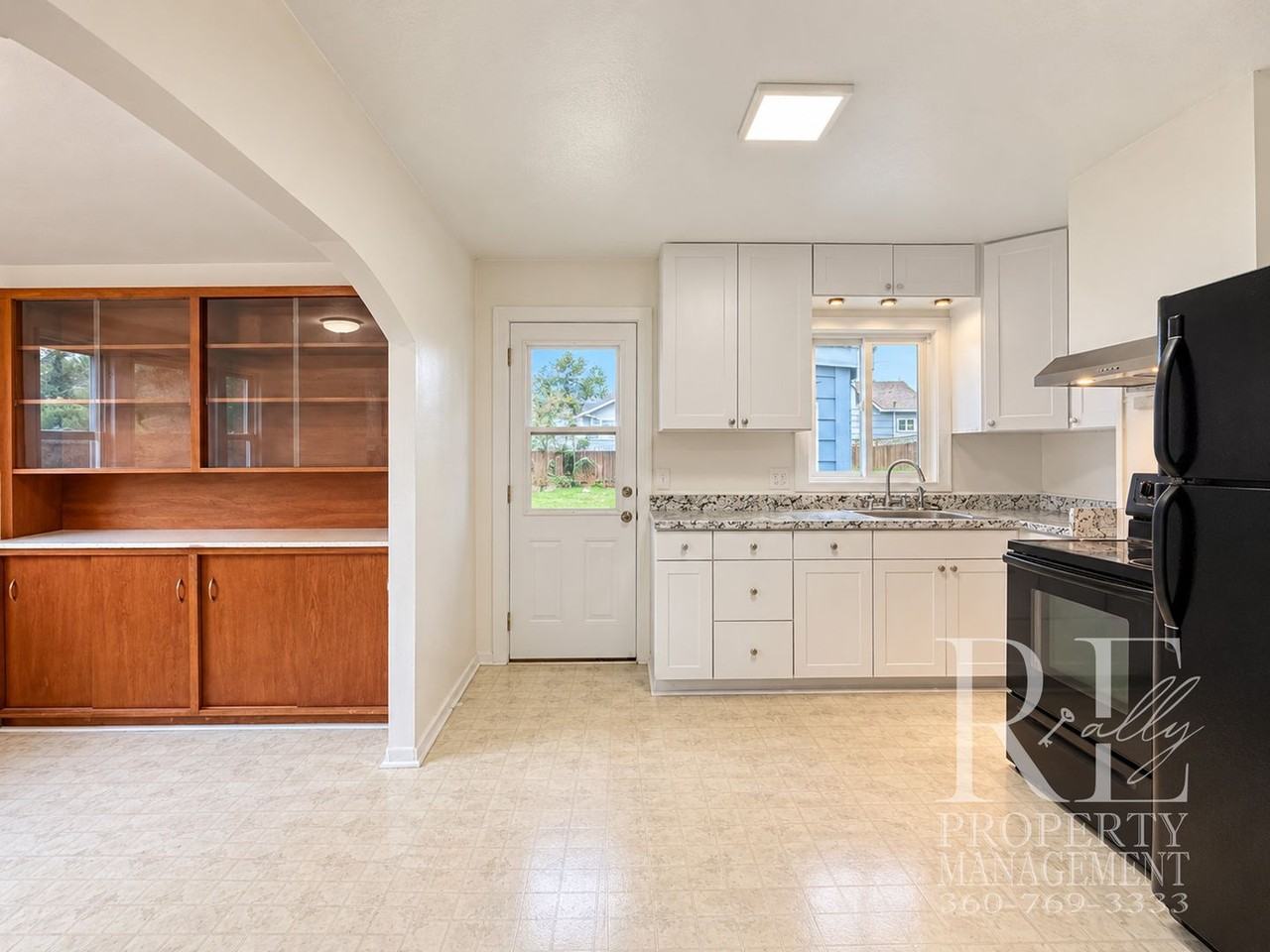3015 Trenton Ave Ne - Photo 4 of 20