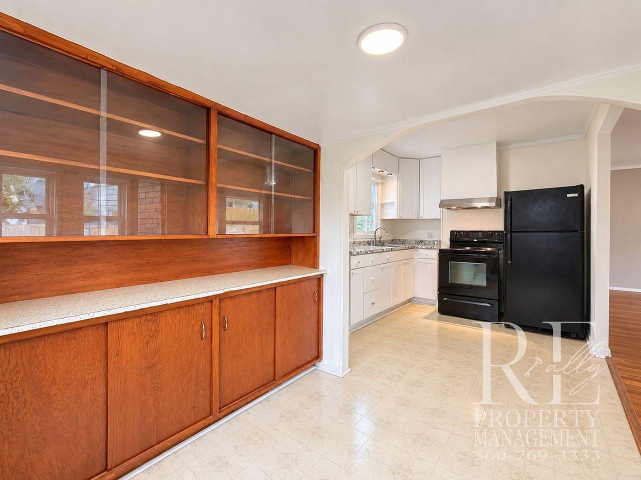 3015 Trenton Ave Ne - Photo 6 of 20