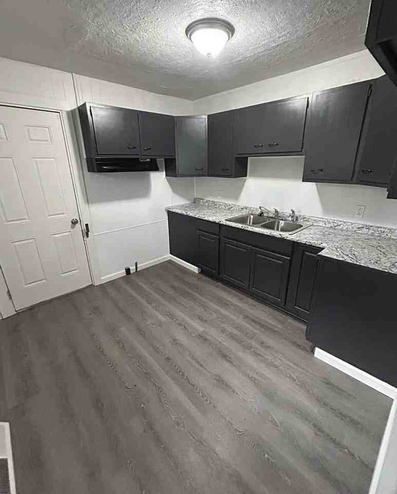 1221 Richard Dr - Photo 2 of 7