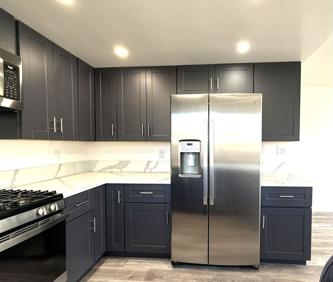 953 W 18th St - Photo 3 of 14