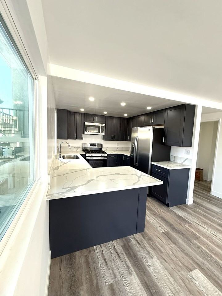 953 W 18th St - Photo 4 of 14