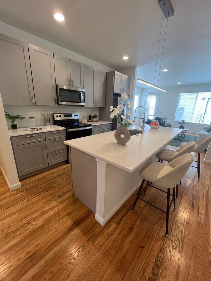 1029 Julian St - Photo 4 of 22