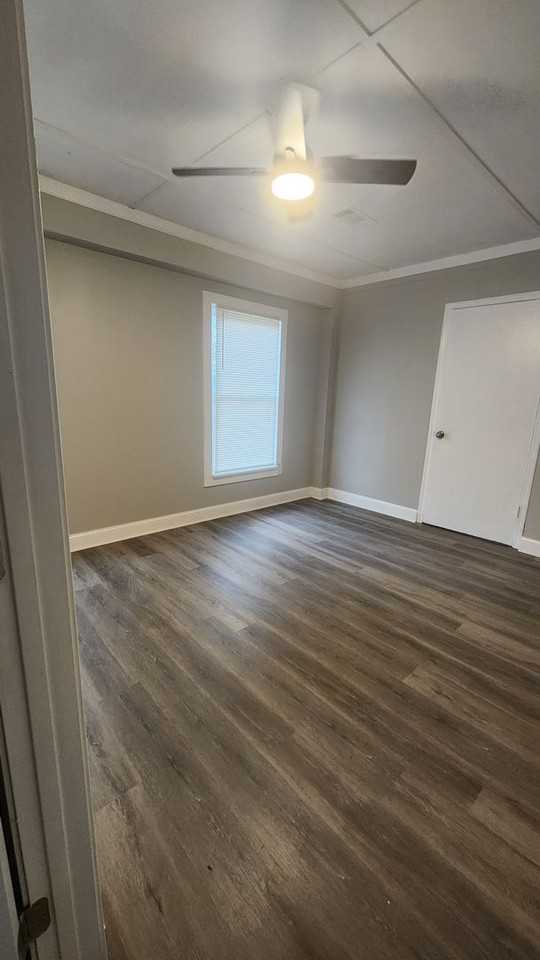 1025 Gaddis Ave - Photo 4 of 19