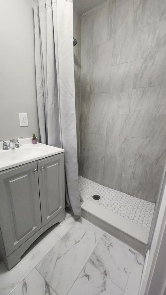 1025 Gaddis Ave - Photo 5 of 19