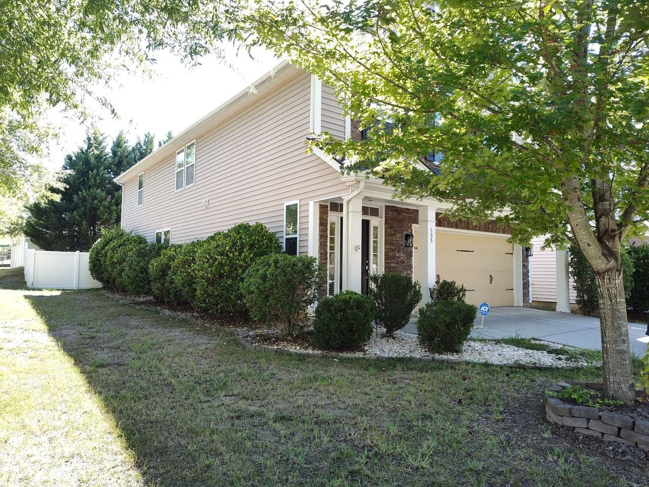 605 Lumber Ln - Photo 2 of 31