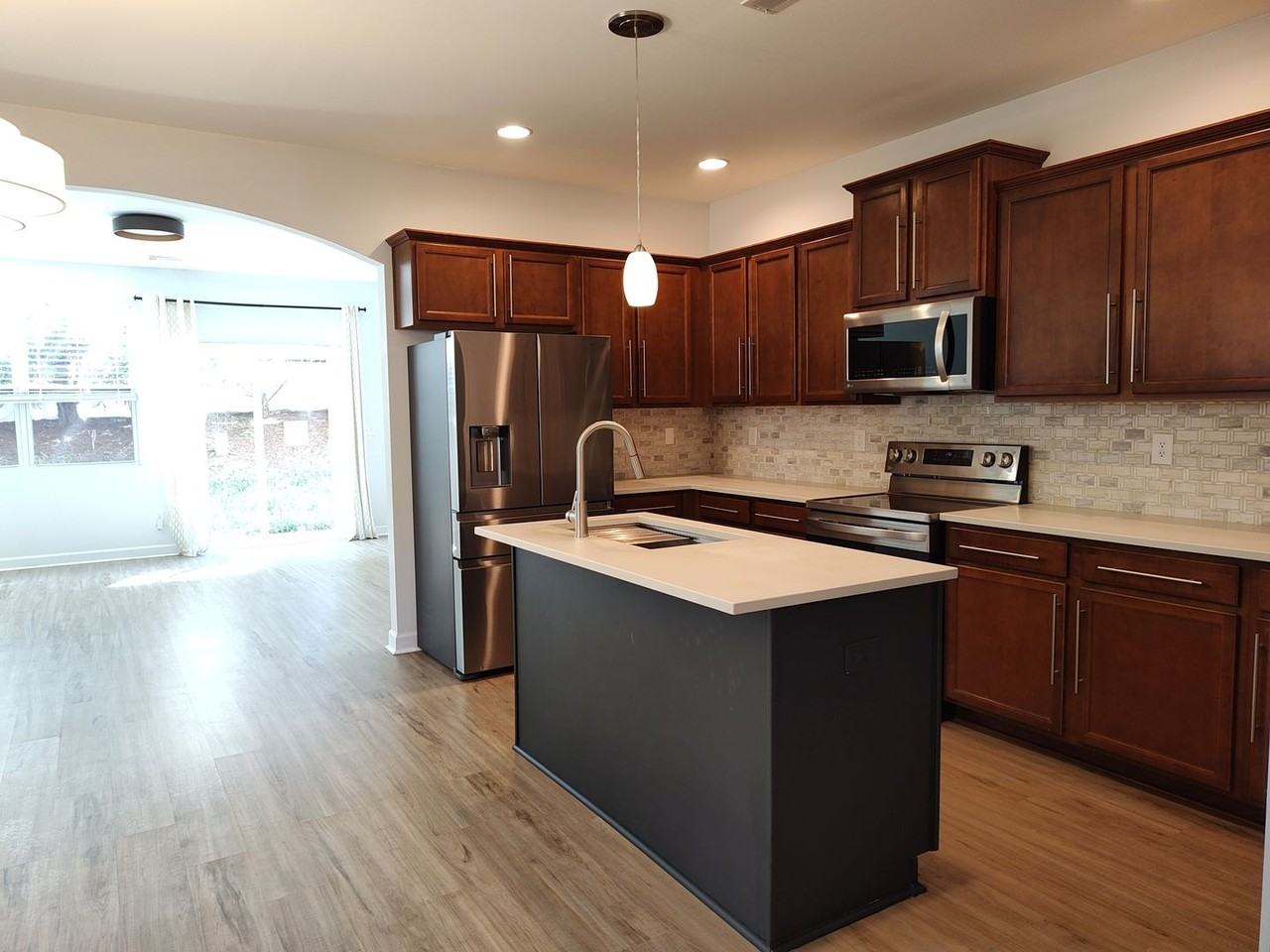 605 Lumber Ln - Photo 4 of 31