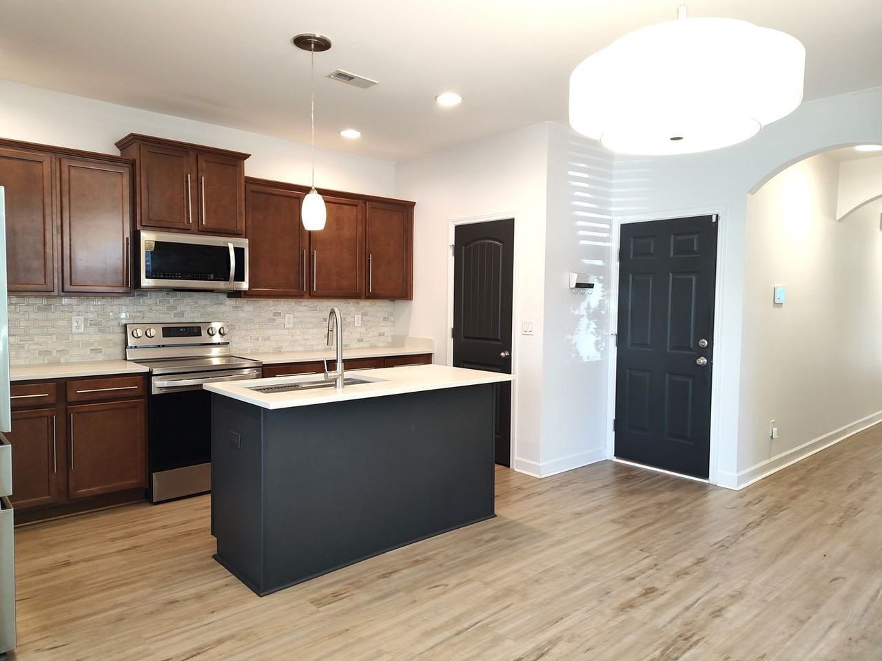 605 Lumber Ln - Photo 5 of 31