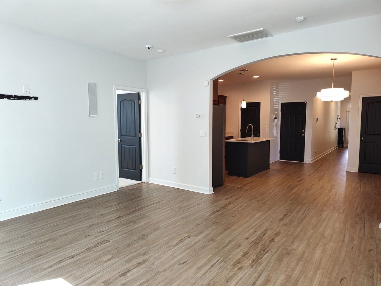 605 Lumber Ln - Photo 6 of 31