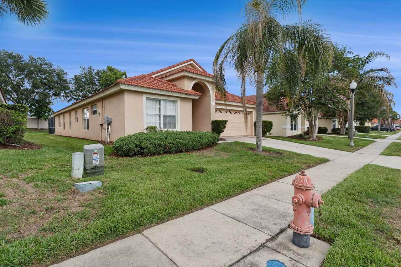 1346 Solana Cir - Photo 2 of 20