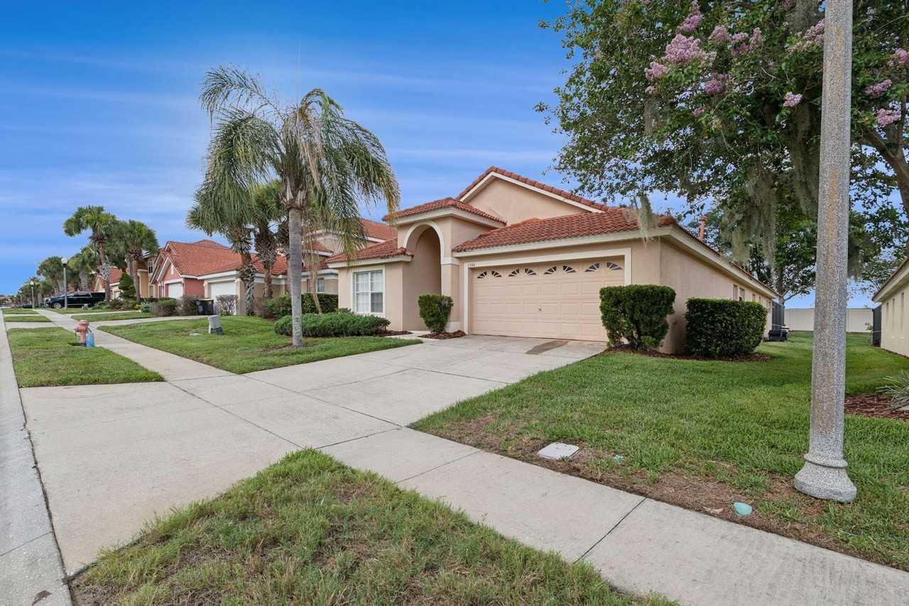 1346 Solana Cir - Photo 3 of 20