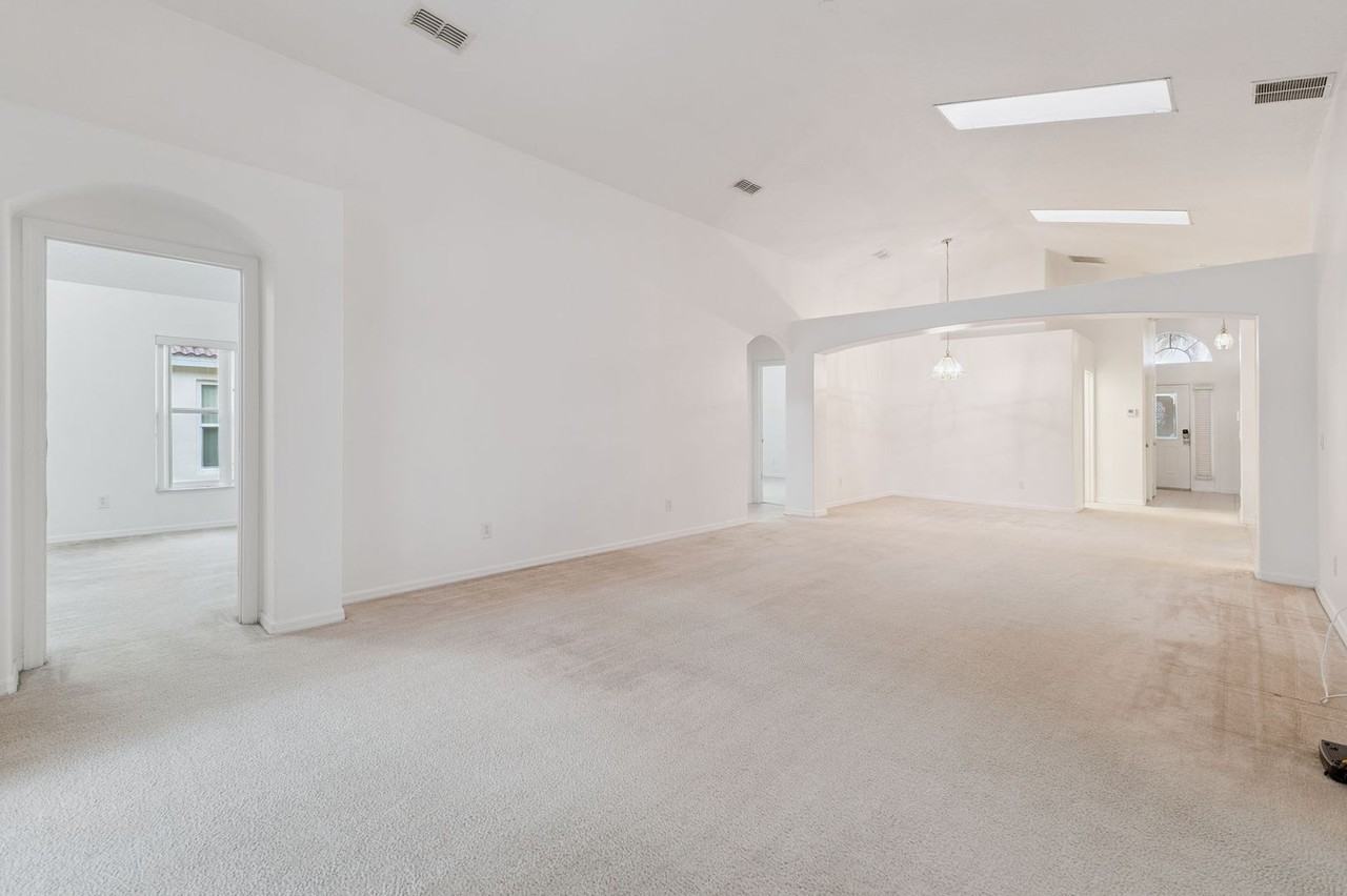 1346 Solana Cir - Photo 4 of 20