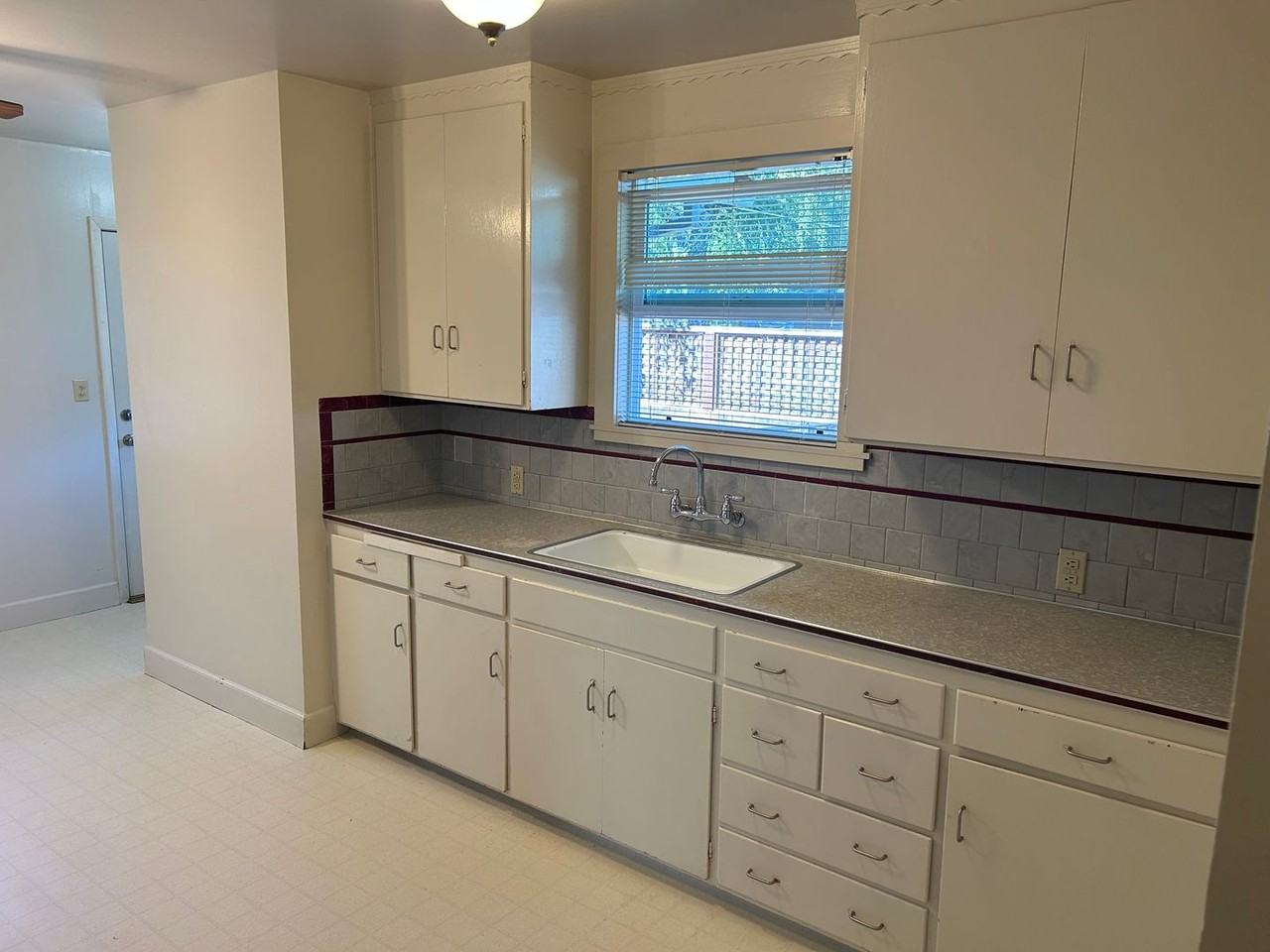 308 Springdale St - Photo 5 of 16