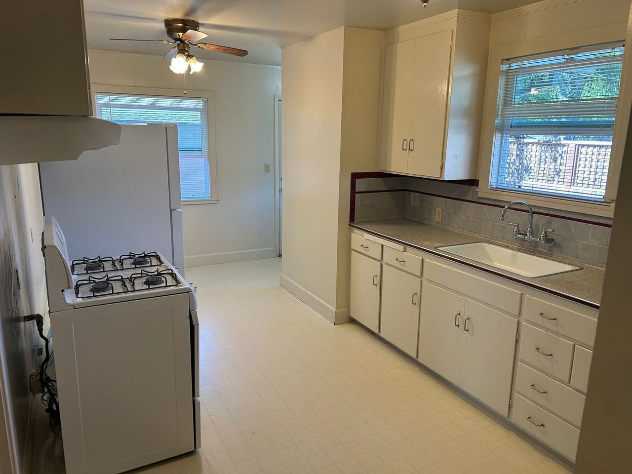 308 Springdale St - Photo 7 of 16