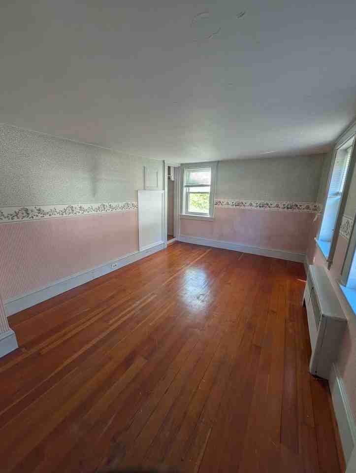 268 School St - Photo 2 of 8