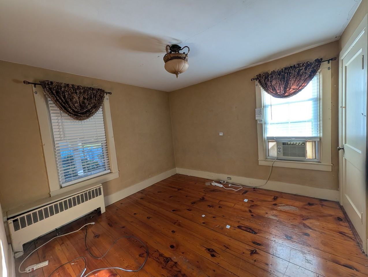 268 School St - Photo 4 of 8