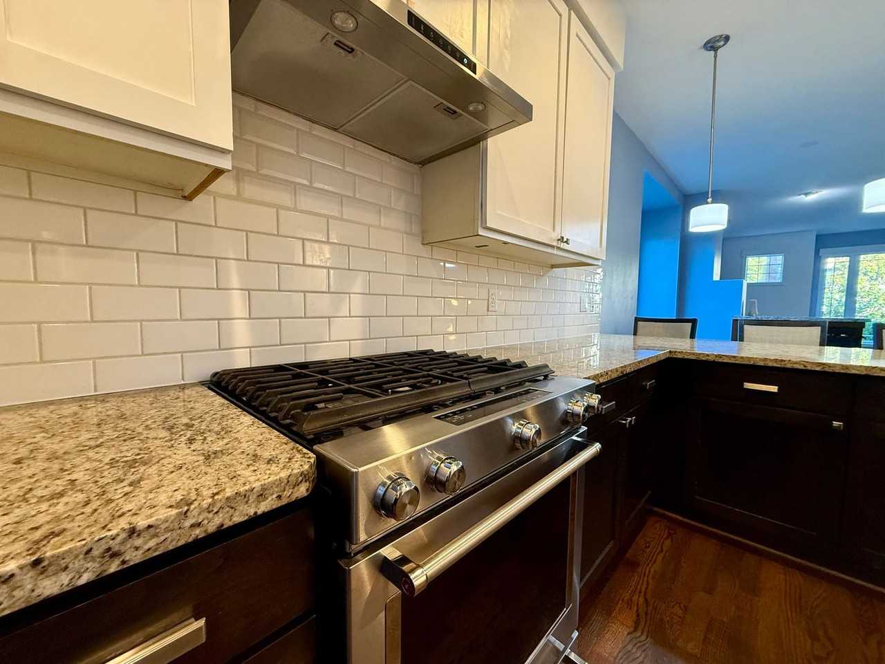433 Federal Ave E - Photo 7 of 22
