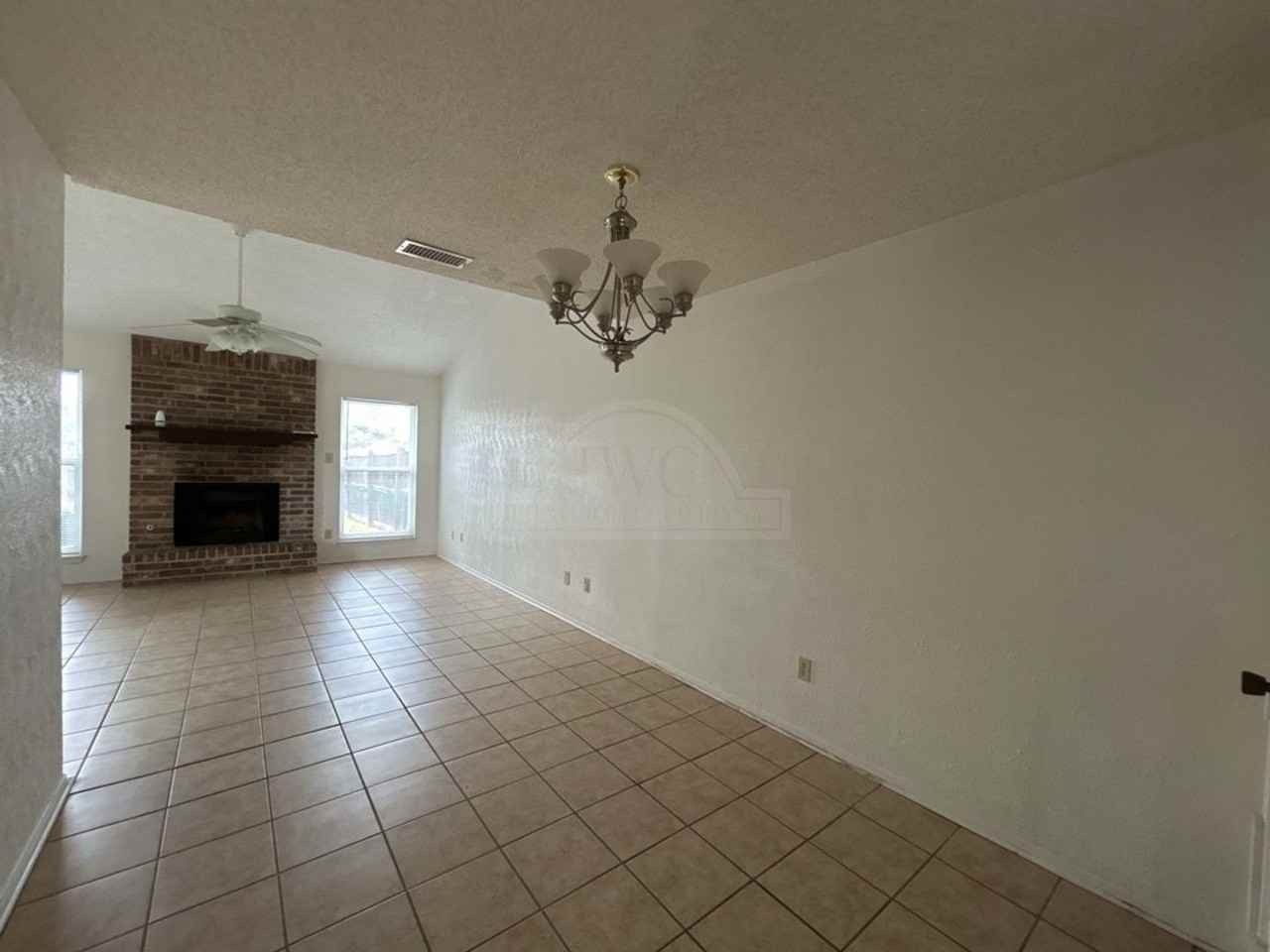 1115 Wales Dr - Photo 2 of 14
