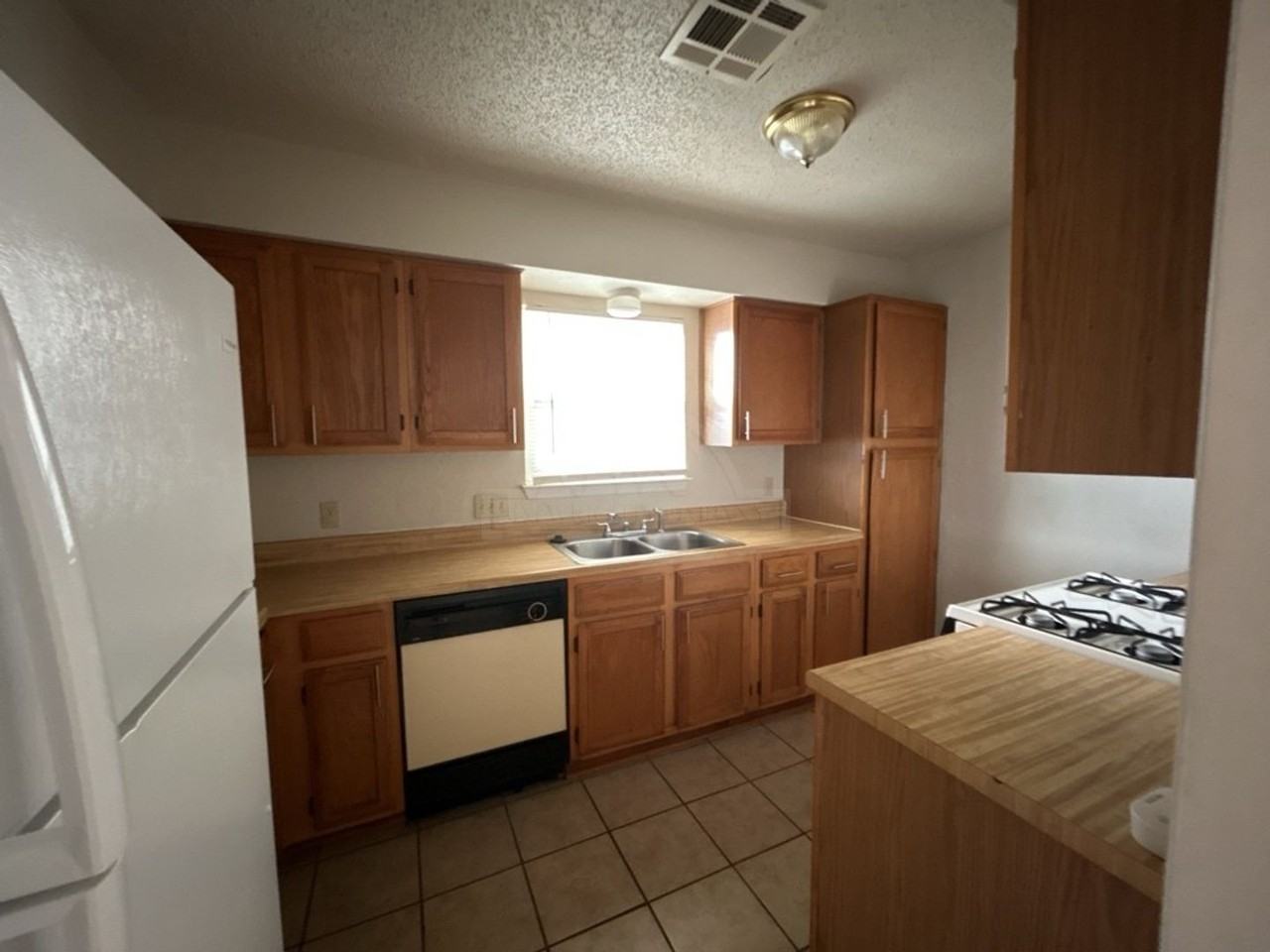 1115 Wales Dr - Photo 5 of 14
