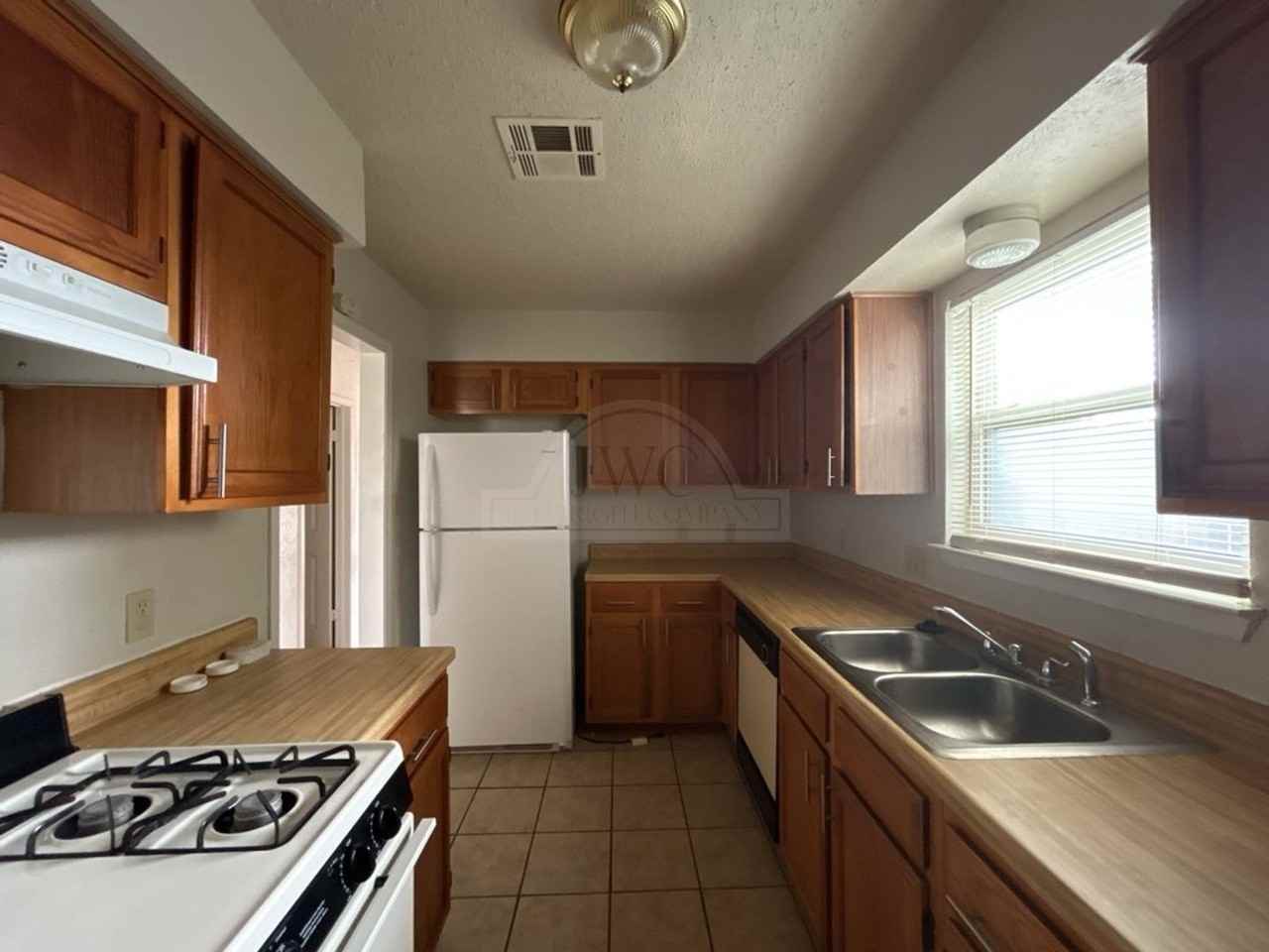 1115 Wales Dr - Photo 7 of 14