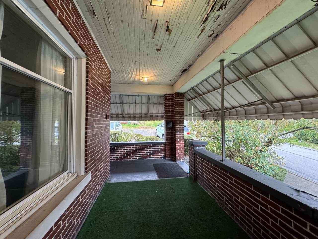 1123 Lowry St - Photo 6 of 32