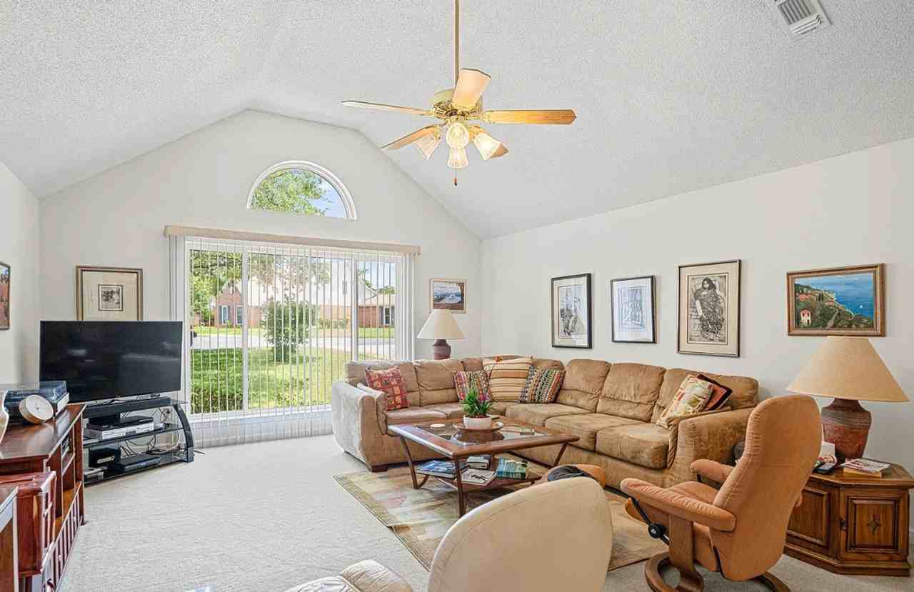 144 Long Pointe Dr - Photo 3 of 18