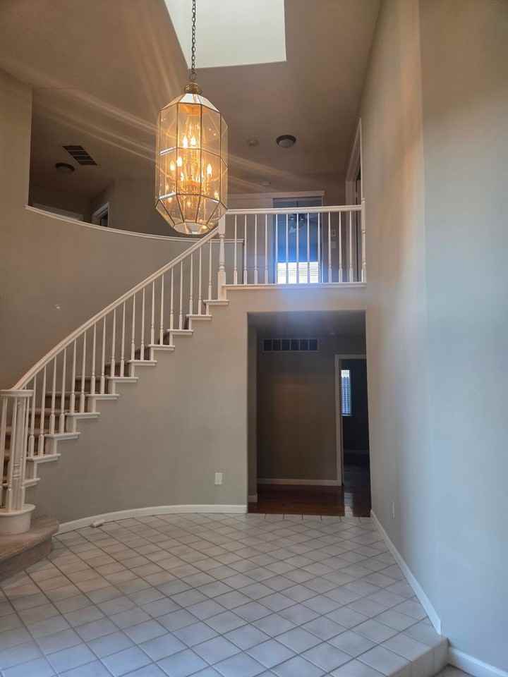 365 N Lexington Dr - Photo 2 of 25