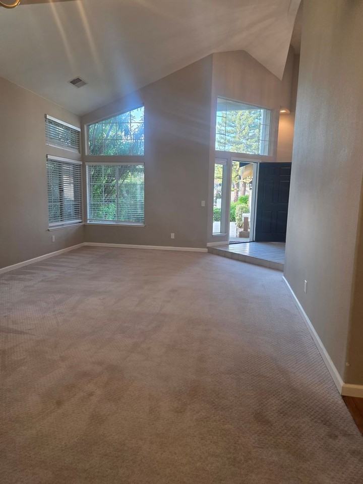 365 N Lexington Dr - Photo 3 of 25