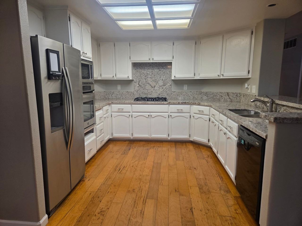 365 N Lexington Dr - Photo 5 of 25