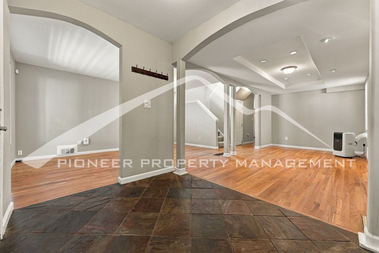 2514 W Argyle Pl - Photo 3 of 23