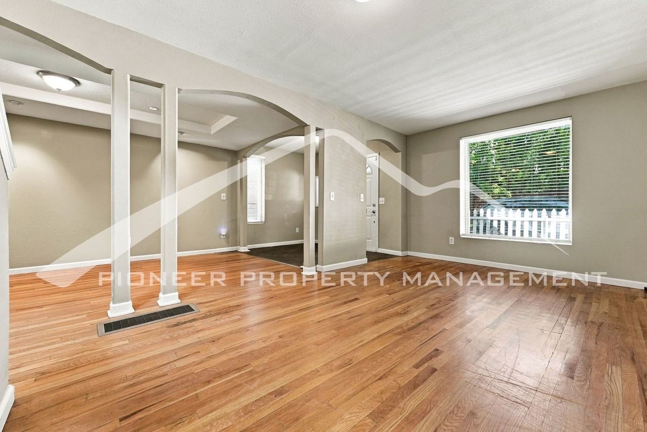 2514 W Argyle Pl - Photo 4 of 23
