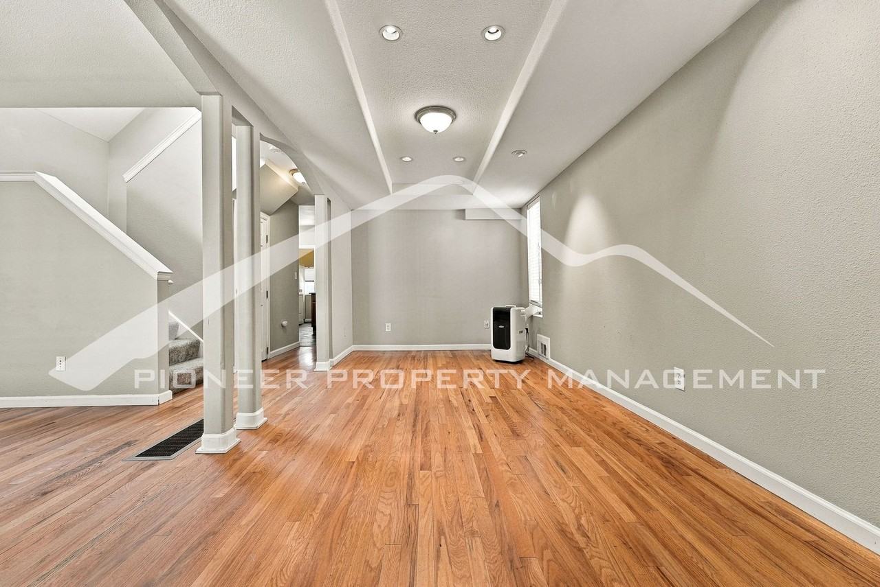 2514 W Argyle Pl - Photo 6 of 23