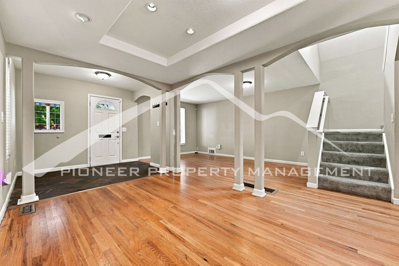2514 W Argyle Pl - Photo 7 of 23