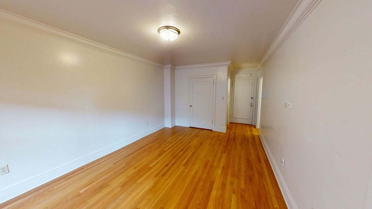 Historic Charm Steps from UW — The Stanford Apartments - Photo 7 of 34