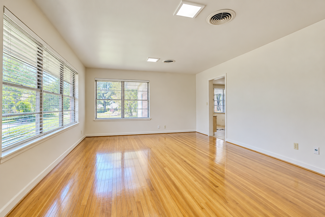 604 Bellevue Pl - Photo 2 of 16