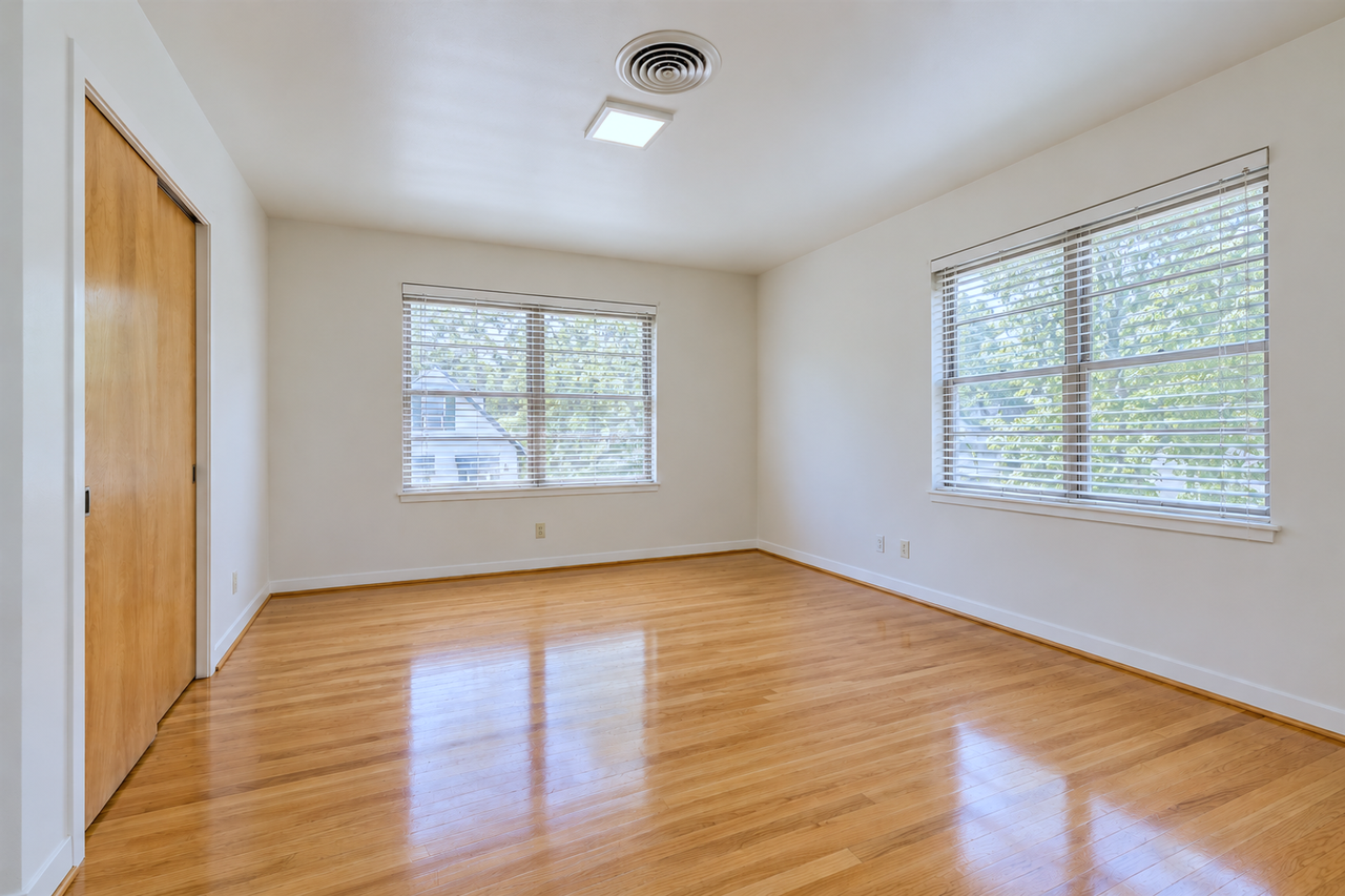 604 Bellevue Pl - Photo 5 of 16