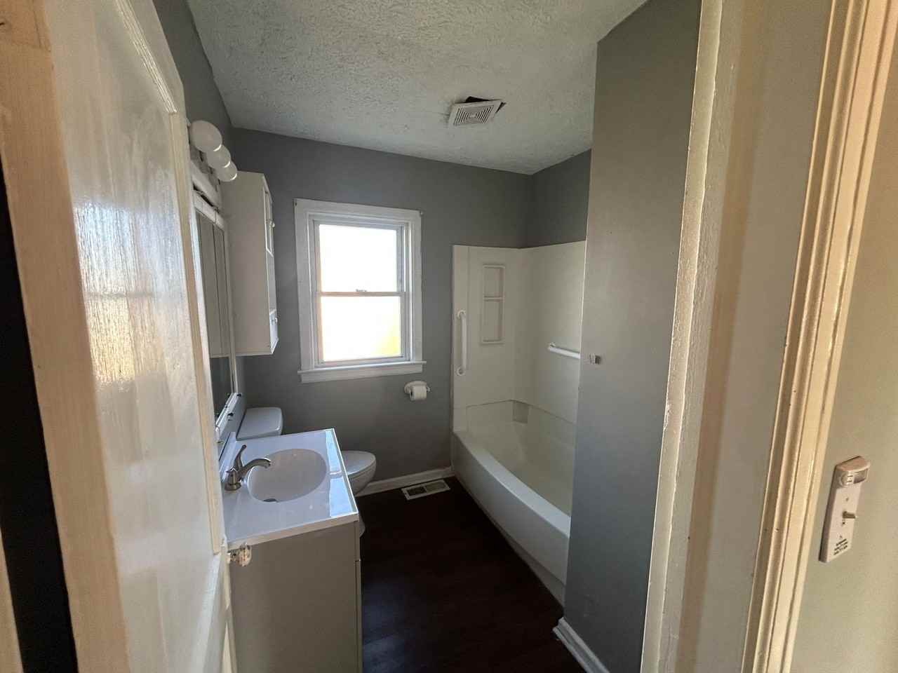 2306 Vermont Ave - Photo 5 of 13