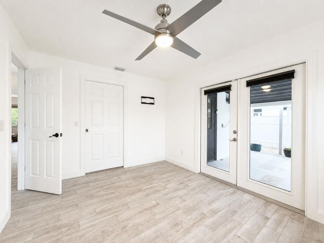 571 91st Ave N - Photo 5 of 25