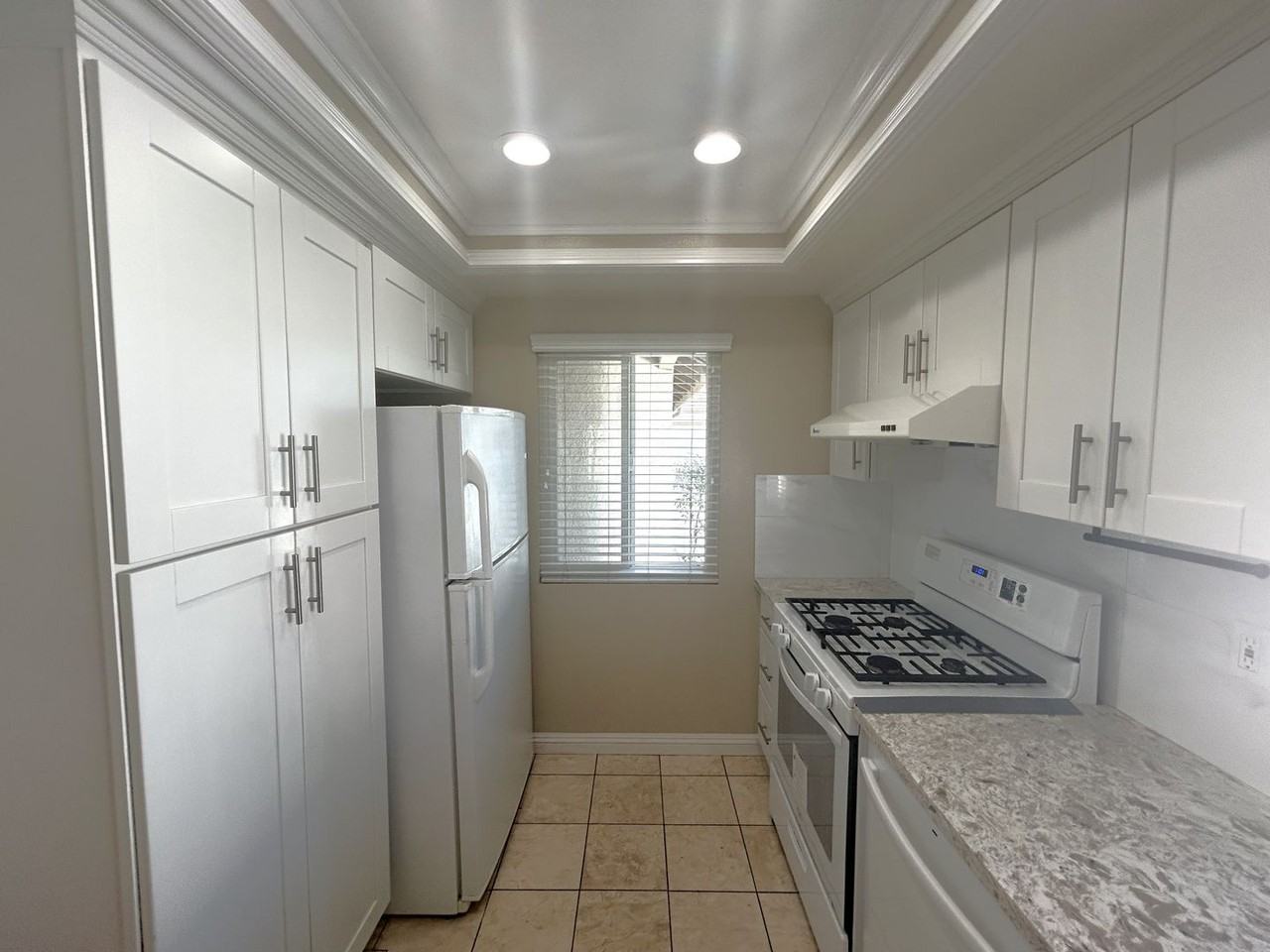 16644 Surrey Pl - Photo 4 of 23