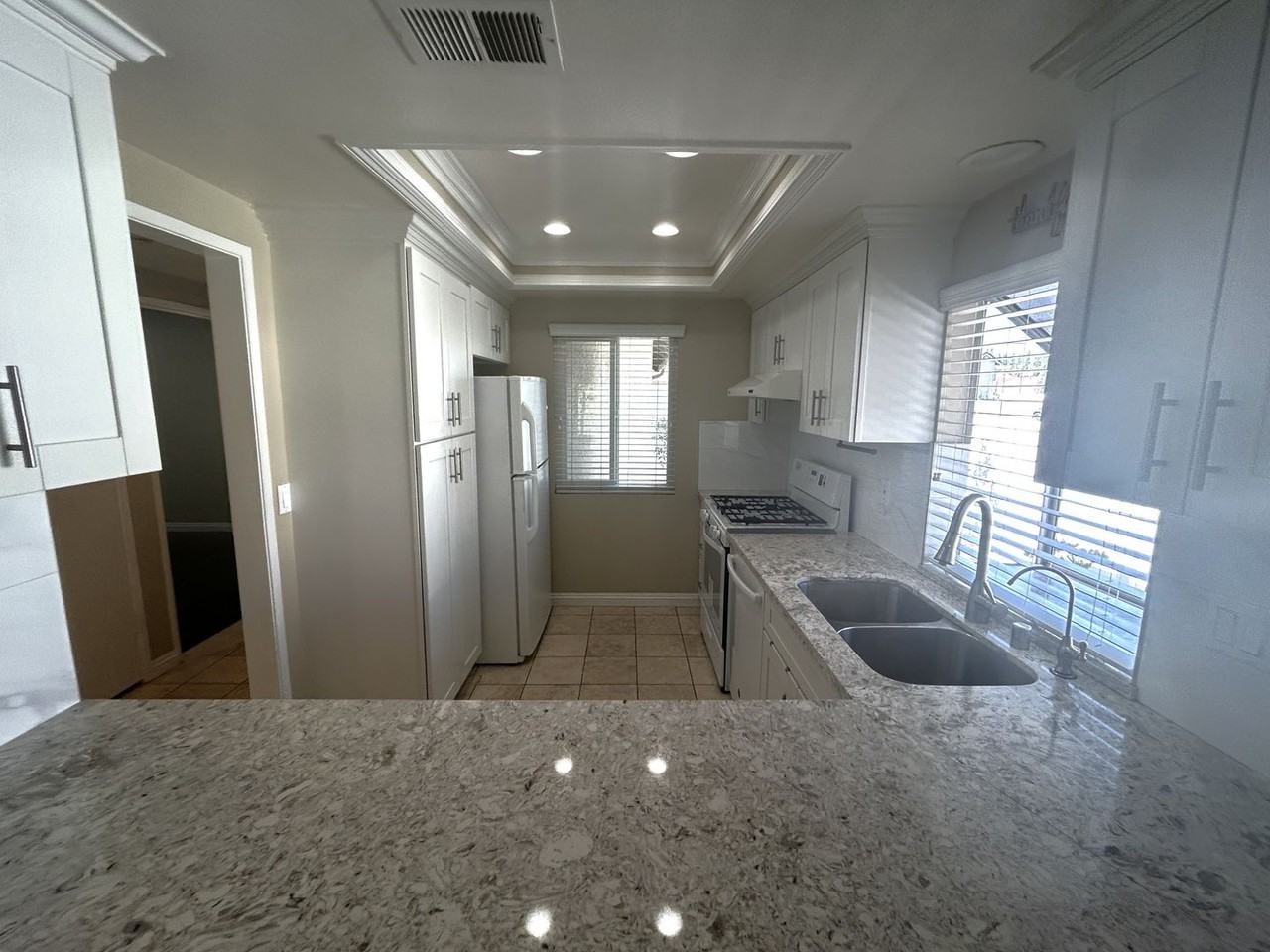 16644 Surrey Pl - Photo 5 of 23