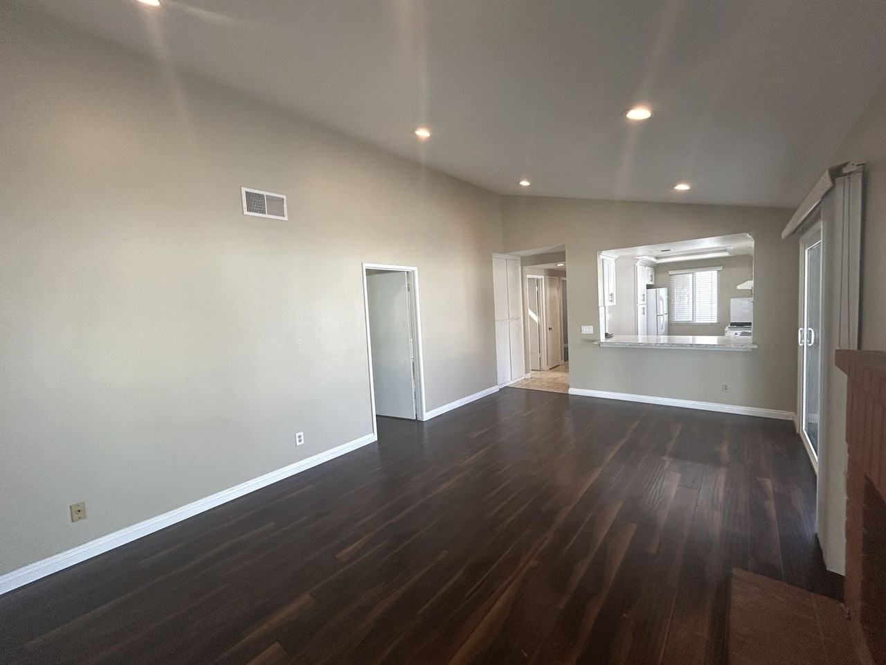 16644 Surrey Pl - Photo 6 of 23