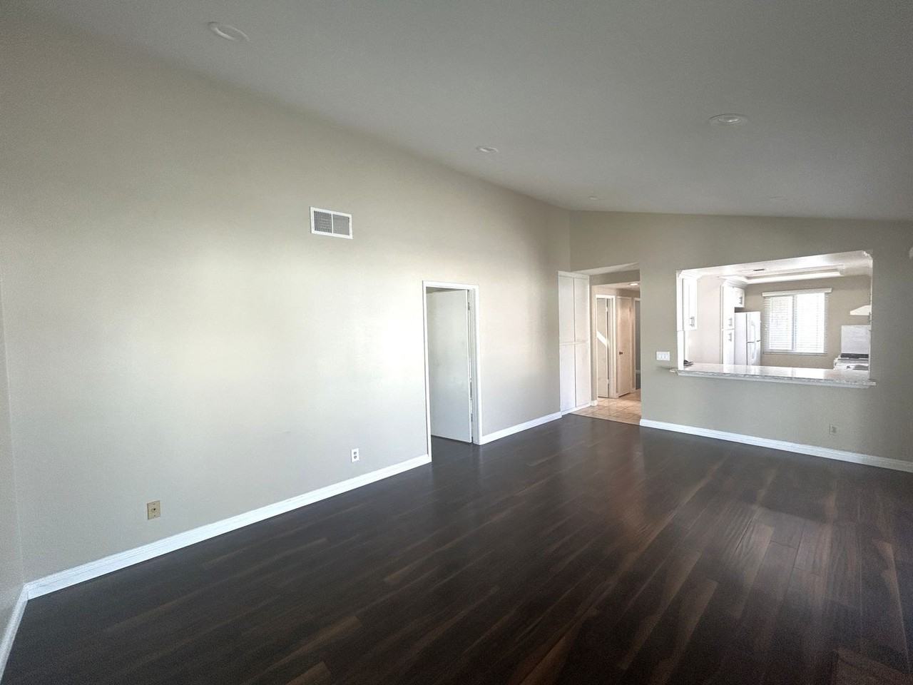 16644 Surrey Pl - Photo 7 of 23