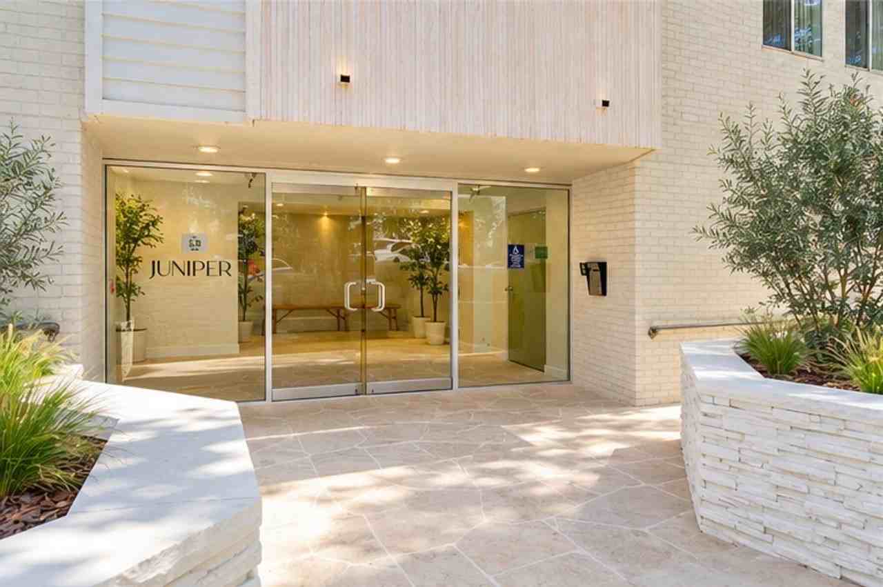 Contemporary Living in Sherman Oaks - Photo 7 of 9