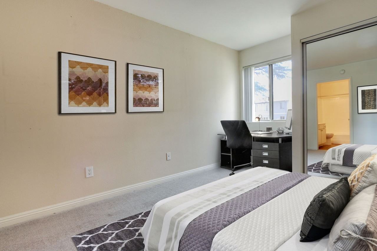 Contemporary Living in Sherman Oaks - Photo 2 of 9