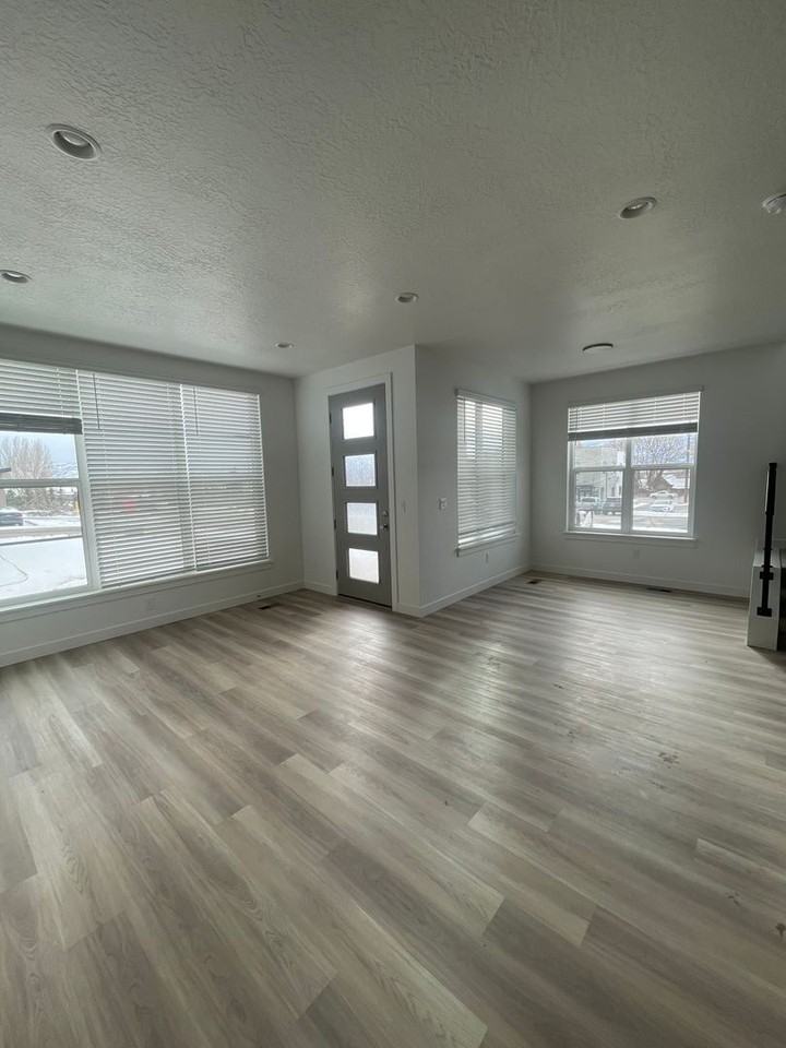 214 E 1760 N - Photo 6 of 20