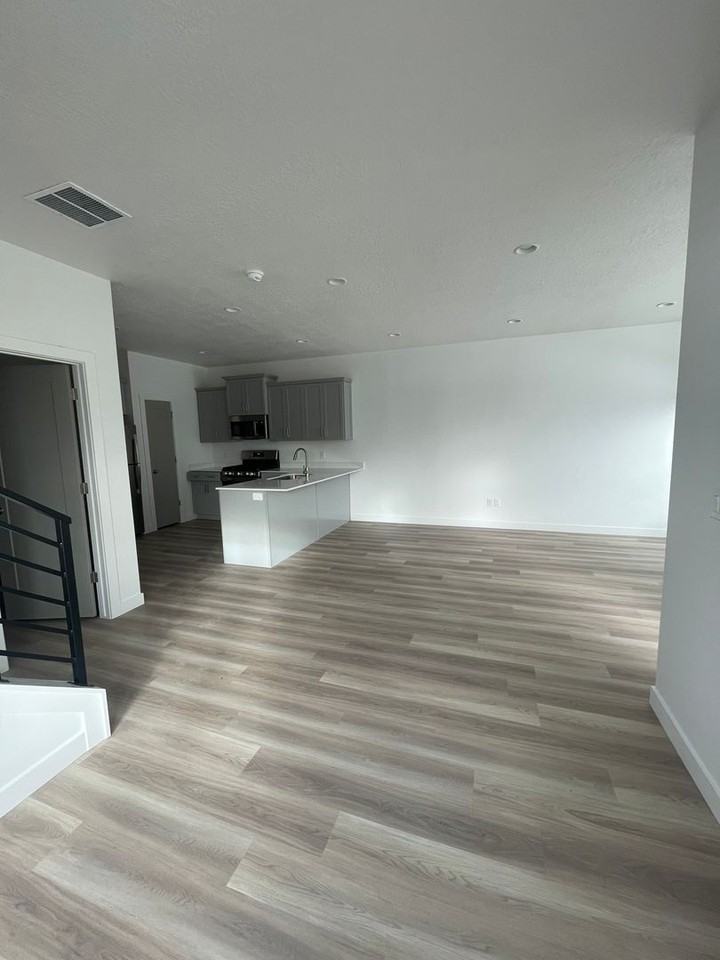 214 E 1760 N - Photo 7 of 20