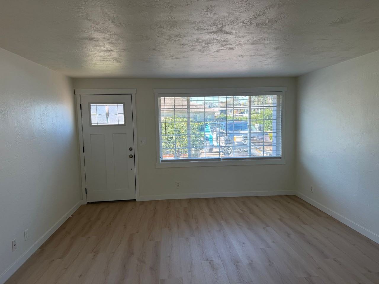 1675 Elanco Ave - Photo 4 of 27